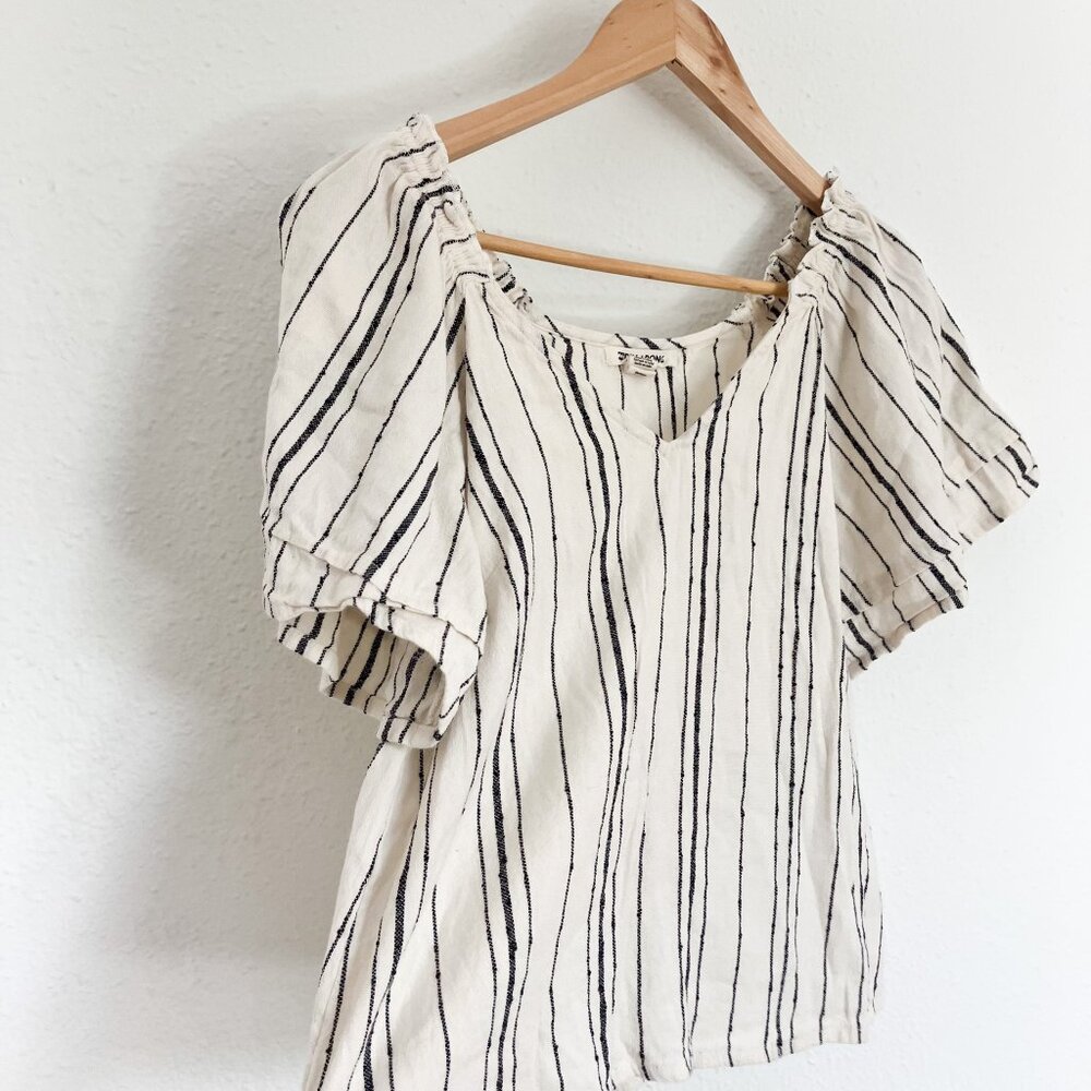 Billabong Could Wander Cropped Shirt Light Cream & Black Ruffle Sleeve Top M - Picture 4 of 9